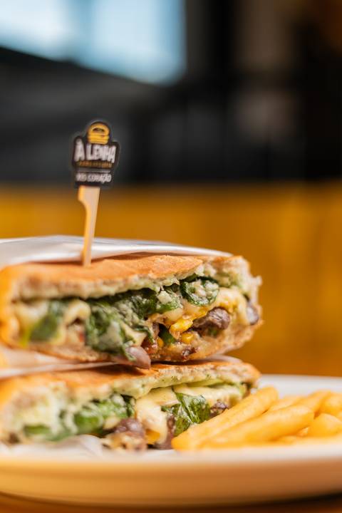 felipe-lopes-fotografia-fotografo-em-osorio-ensaio-empresarial-de-marca-de-comida-restaurante-a-lenha-hamburgueria-fotos-para-acervo-e-criacao-de-conteudo-e-site'