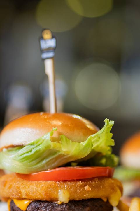 felipe-lopes-fotografia-fotografo-em-osorio-ensaio-empresarial-de-marca-de-comida-restaurante-a-lenha-hamburgueria-fotos-para-acervo-e-criacao-de-conteudo-e-site'