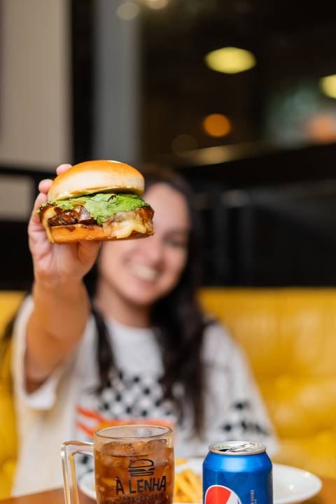 felipe-lopes-fotografia-fotografo-em-osorio-ensaio-empresarial-de-marca-de-comida-restaurante-a-lenha-hamburgueria-fotos-para-acervo-e-criacao-de-conteudo-e-site'