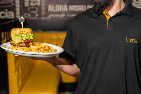 felipe-lopes-fotografia-fotografo-em-osorio-ensaio-empresarial-de-marca-de-comida-restaurante-a-lenha-hamburgueria-fotos-para-acervo-e-criacao-de-conteudo-e-site'