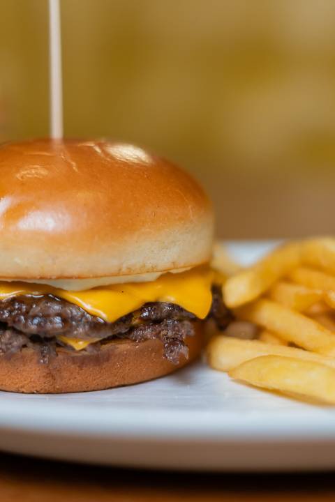 felipe-lopes-fotografia-fotografo-em-osorio-ensaio-empresarial-de-marca-de-comida-restaurante-a-lenha-hamburgueria-fotos-para-acervo-e-criacao-de-conteudo-e-site'