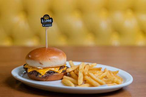 felipe-lopes-fotografia-fotografo-em-osorio-ensaio-empresarial-de-marca-de-comida-restaurante-a-lenha-hamburgueria-fotos-para-acervo-e-criacao-de-conteudo-e-site'