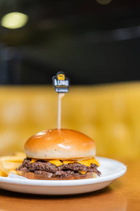 felipe-lopes-fotografia-fotografo-em-osorio-ensaio-empresarial-de-marca-de-comida-restaurante-a-lenha-hamburgueria-fotos-para-acervo-e-criacao-de-conteudo-e-site'