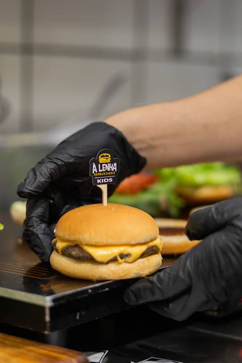 felipe-lopes-fotografia-fotografo-em-osorio-ensaio-empresarial-de-marca-de-comida-restaurante-a-lenha-hamburgueria-fotos-para-acervo-e-criacao-de-conteudo-e-site'