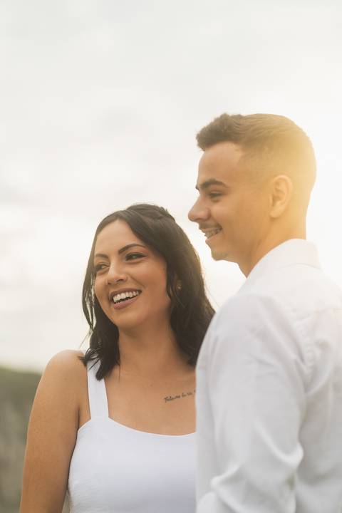 felipe-lopes-fotografia-fotografo-em-osorio--rio-grande-do-sul-ensaio-de-casal-pre-wedding-em-torres-praia-da-guarita-por-do-sol-intimista-atemporal-espontaneo-'