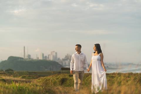 felipe-lopes-fotografia-fotografo-em-osorio--rio-grande-do-sul-ensaio-de-casal-pre-wedding-em-torres-praia-da-guarita-por-do-sol-intimista-atemporal-espontaneo-'
