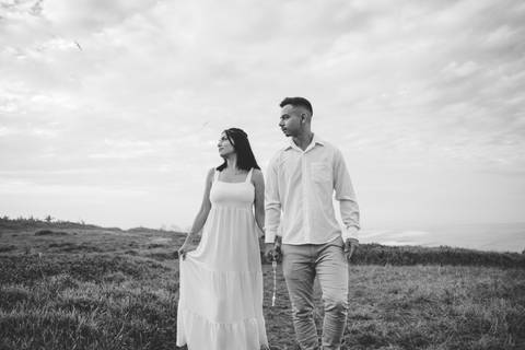 felipe-lopes-fotografia-fotografo-em-osorio--rio-grande-do-sul-ensaio-de-casal-pre-wedding-em-torres-praia-da-guarita-por-do-sol-intimista-atemporal-espontaneo-'