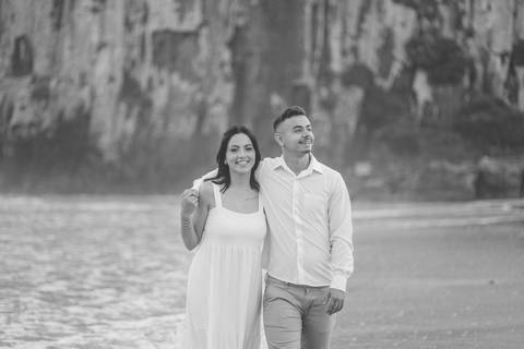 felipe-lopes-fotografia-fotografo-em-osorio--rio-grande-do-sul-ensaio-de-casal-pre-wedding-em-torres-praia-da-guarita-por-do-sol-intimista-atemporal-espontaneo-'