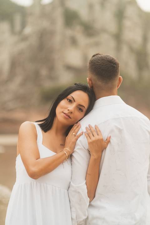 felipe-lopes-fotografia-fotografo-em-osorio--rio-grande-do-sul-ensaio-de-casal-pre-wedding-em-torres-praia-da-guarita-por-do-sol-intimista-atemporal-espontaneo-'