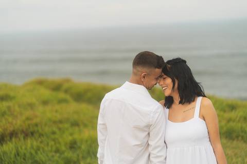 felipe-lopes-fotografia-fotografo-em-osorio--rio-grande-do-sul-ensaio-de-casal-pre-wedding-em-torres-praia-da-guarita-por-do-sol-intimista-atemporal-espontaneo-'