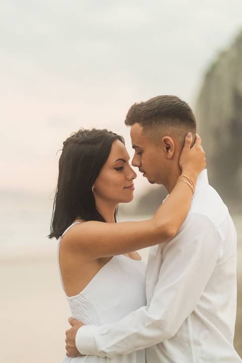 felipe-lopes-fotografia-fotografo-em-osorio--rio-grande-do-sul-ensaio-de-casal-pre-wedding-em-torres-praia-da-guarita-por-do-sol-intimista-atemporal-espontaneo-'
