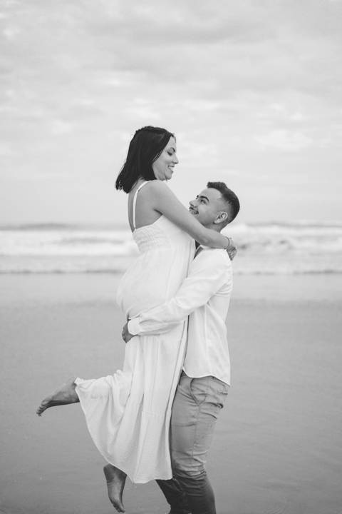 felipe-lopes-fotografia-fotografo-em-osorio--rio-grande-do-sul-ensaio-de-casal-pre-wedding-em-torres-praia-da-guarita-por-do-sol-intimista-atemporal-espontaneo-'