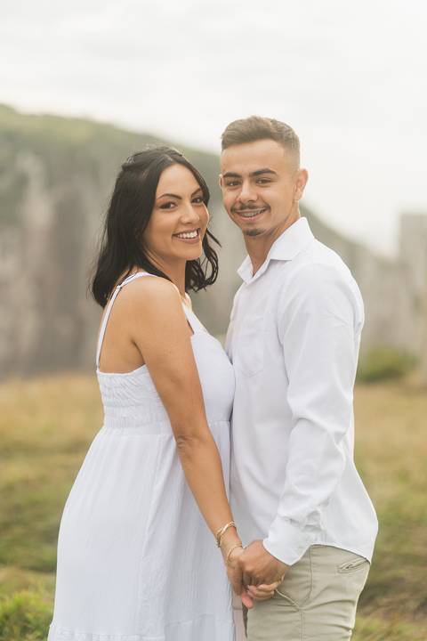 felipe-lopes-fotografia-fotografo-em-osorio--rio-grande-do-sul-ensaio-de-casal-pre-wedding-em-torres-praia-da-guarita-por-do-sol-intimista-atemporal-espontaneo-'