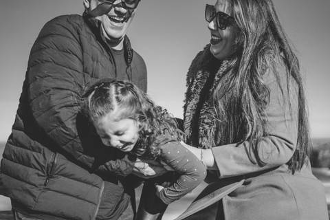 felipe-lopes-fotografia-fotografo-em-osorio-ensaio-de-familia-com-crianca-em-torres-rio-grande-do-sul-externo-na-praia-e-no-morro-da-guarita-fotos-espontaneas'