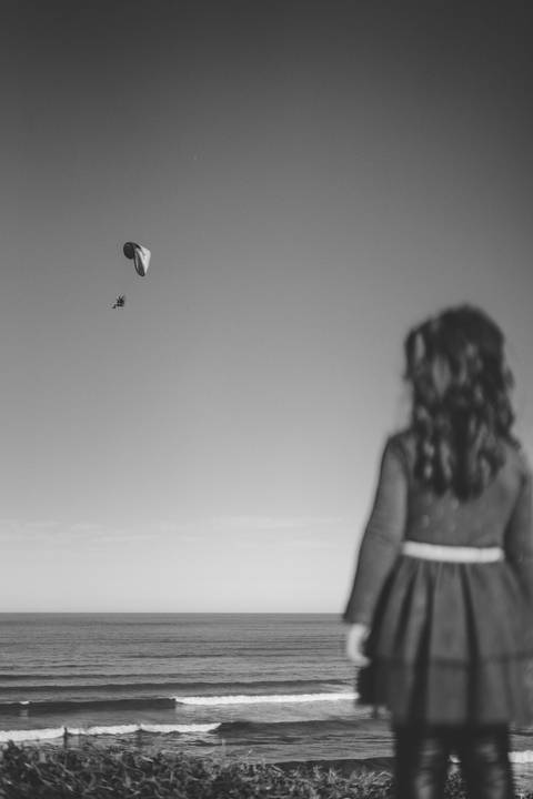 felipe-lopes-fotografia-fotografo-em-osorio-ensaio-de-familia-com-crianca-em-torres-rio-grande-do-sul-externo-na-praia-e-no-morro-da-guarita-fotos-espontaneas'