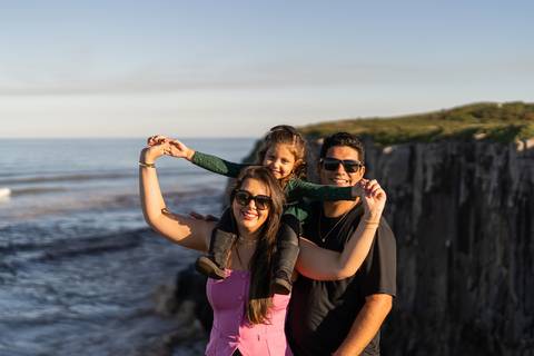 felipe-lopes-fotografia-fotografo-em-osorio-ensaio-de-familia-com-crianca-em-torres-rio-grande-do-sul-externo-na-praia-e-no-morro-da-guarita-fotos-espontaneas'
