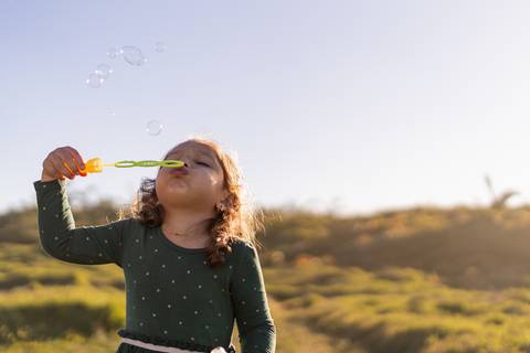felipe-lopes-fotografia-fotografo-em-osorio-ensaio-de-familia-com-crianca-em-torres-rio-grande-do-sul-externo-na-praia-e-no-morro-da-guarita-fotos-espontaneas'