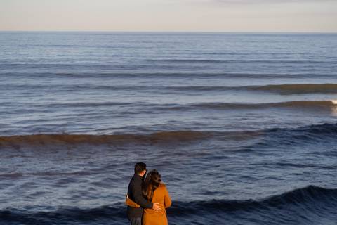 felipe-lopes-fotografia-fotografo-em-osorio-ensaio-de-familia-com-crianca-em-torres-rio-grande-do-sul-externo-na-praia-e-no-morro-da-guarita-fotos-espontaneas'
