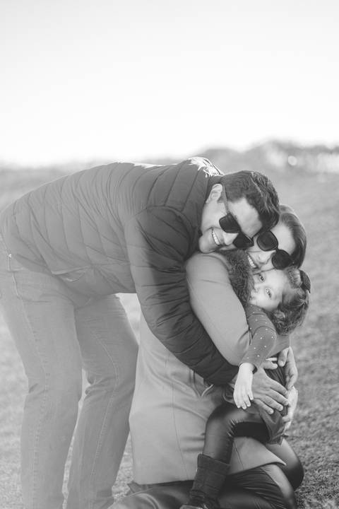 felipe-lopes-fotografia-fotografo-em-osorio-ensaio-de-familia-com-crianca-em-torres-rio-grande-do-sul-externo-na-praia-e-no-morro-da-guarita-fotos-espontaneas'