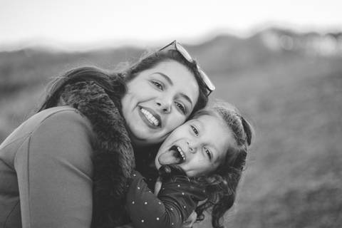 felipe-lopes-fotografia-fotografo-em-osorio-ensaio-de-familia-com-crianca-em-torres-rio-grande-do-sul-externo-na-praia-e-no-morro-da-guarita-fotos-espontaneas'