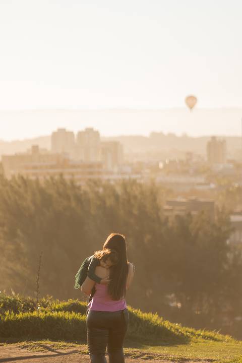 felipe-lopes-fotografia-fotografo-em-osorio-ensaio-de-familia-com-crianca-em-torres-rio-grande-do-sul-externo-na-praia-e-no-morro-da-guarita-fotos-espontaneas'