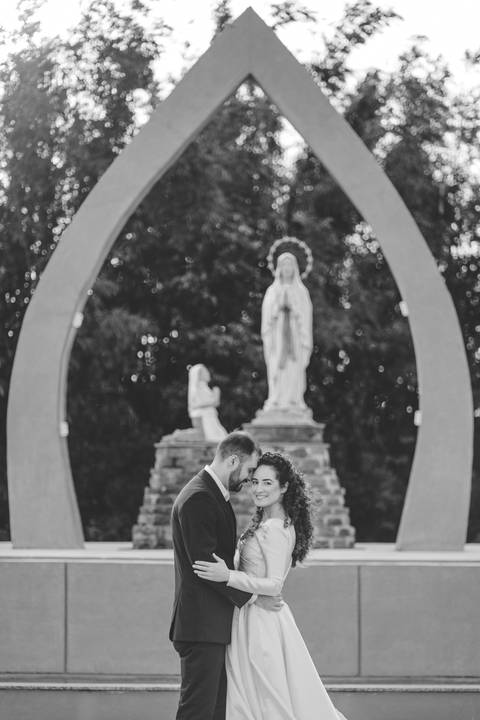 felipe-lopes-fotografia-fotografo-em-osorio-litoral-norte-gaucho-rs-ensaio-pre-wedding-pre-casamento-em-capao-da-canoa-no-parque-nautico-com-vestido-terno-e-buque-casal-catolico-nossa-senhora'