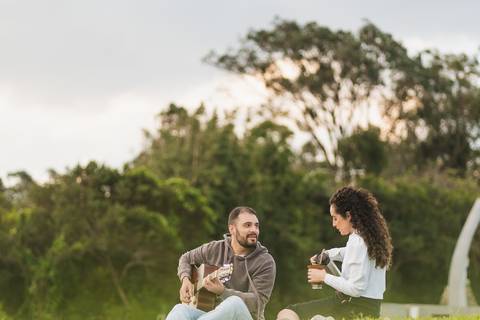 felipe-lopes-fotografia-fotografo-em-osorio-litoral-norte-gaucho-rs-ensaio-pre-wedding-pre-casamento-em-capao-da-canoa-no-parque-nautico-com-chimarrao-biblia-violao-musica-crista'