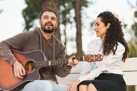 felipe-lopes-fotografia-fotografo-em-osorio-litoral-norte-gaucho-rs-ensaio-pre-wedding-pre-casamento-em-capao-da-canoa-no-parque-nautico-com-chimarrao-biblia-violao-musica-crista'