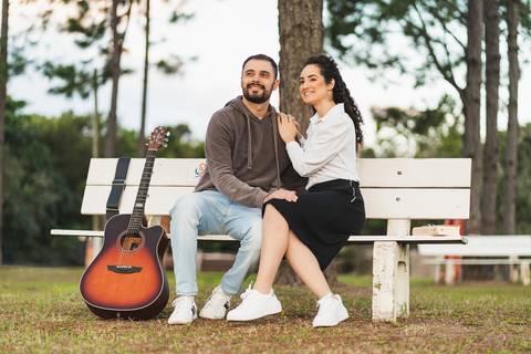 felipe-lopes-fotografia-fotografo-em-osorio-litoral-norte-gaucho-rs-ensaio-pre-wedding-pre-casamento-em-capao-da-canoa-no-parque-nautico-com-chimarrao-biblia-violao-musica-crista'