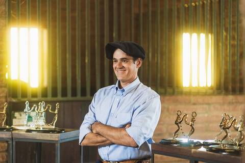 felipe-lopes-fotografia-fotografo-em-osorio-litoral-norte-gaucho-rs-ensaio-ct-guto-freire-vencedor-freio-de-ouro-fotos-com-os-cavalos-no-campo-conexao-e-paixao'