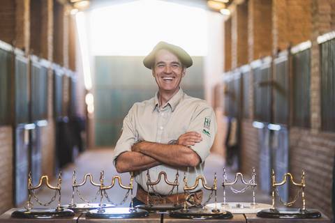 felipe-lopes-fotografia-fotografo-em-osorio-litoral-norte-gaucho-rs-ensaio-ct-guto-freire-vencedor-freio-de-ouro-fotos-com-os-cavalos-no-campo-conexao-e-paixao'