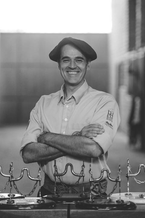 felipe-lopes-fotografia-fotografo-em-osorio-litoral-norte-gaucho-rs-ensaio-ct-guto-freire-vencedor-freio-de-ouro-fotos-com-os-cavalos-no-campo-conexao-e-paixao'