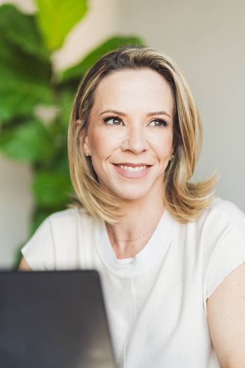 felipe-lopes-fotografia-fotografo-em-osorio-litoral-norte-gaucho-rs-ensaio-empresarial-dra.-betania-huber-ginecologista-em-santo-antonio-da-patrulha-fotos-no-consultorio-e-em-casa'