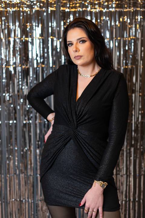 felipe-lopes-fotografia-fotografo-em-osorio-litoral-norte-gaucho-rs-ensaio-pessoal-feminino-de-aniversaio-35-anos-com-brilho-balao-vela-champanhe-em-estudio-em-tramandai'