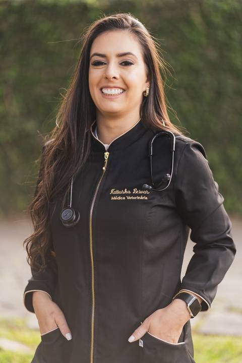 felipe-lopes-fotografia-fotografo-em-osorio-litoral-norte-gaucho-rs-ensaio-de-formatura-toga-medicina-veterinaria-fotos-com-cachorros-campo-e-cavalo-em-canoas'