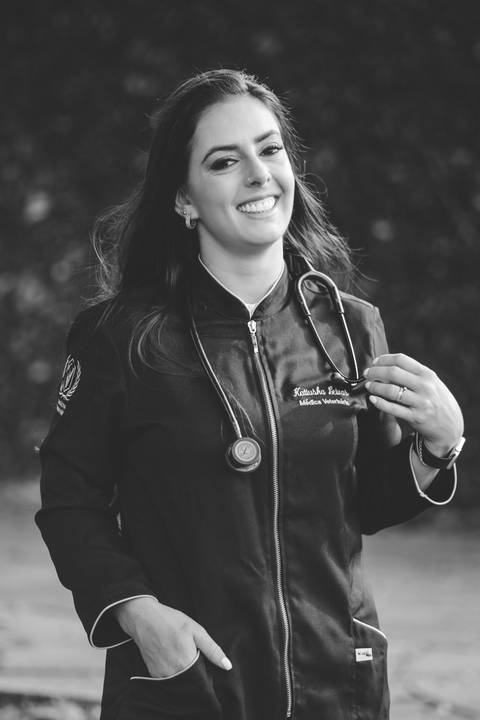 felipe-lopes-fotografia-fotografo-em-osorio-litoral-norte-gaucho-rs-ensaio-de-formatura-toga-medicina-veterinaria-fotos-com-cachorros-campo-e-cavalo-em-canoas'