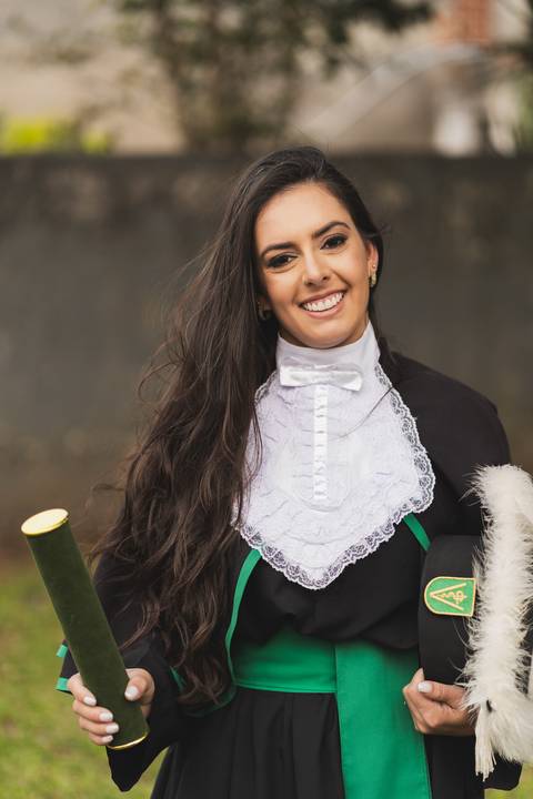 felipe-lopes-fotografia-fotografo-em-osorio-litoral-norte-gaucho-rs-ensaio-de-formatura-toga-medicina-veterinaria-fotos-com-cachorros-campo-e-cavalo-em-canoas'