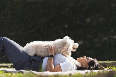 felipe-lopes-fotografia-fotografo-em-osorio-litoral-norte-gaucho-rs-ensaio-de-formatura-toga-medicina-veterinaria-fotos-com-cachorros-campo-e-cavalo-em-canoas'