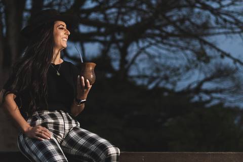 felipe-lopes-fotografia-fotografo-em-osorio-litoral-norte-gaucho-rs-ensaio-de-formatura-toga-medicina-veterinaria-fotos-com-cachorros-campo-e-cavalo-em-canoas'