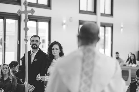 felipe-lopes-fotografia-fotografo-em-osorio-litoral-norte-gaucho-rs-cerimonia-de-casamento-diurna-na-igreja-catolica-noivos-jovens-em-capao-da-canoa'