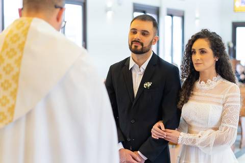 felipe-lopes-fotografia-fotografo-em-osorio-litoral-norte-gaucho-rs-cerimonia-de-casamento-diurna-na-igreja-catolica-noivos-jovens-em-capao-da-canoa'