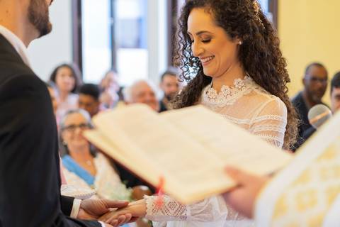 felipe-lopes-fotografia-fotografo-em-osorio-litoral-norte-gaucho-rs-cerimonia-de-casamento-diurna-na-igreja-catolica-noivos-jovens-em-capao-da-canoa'