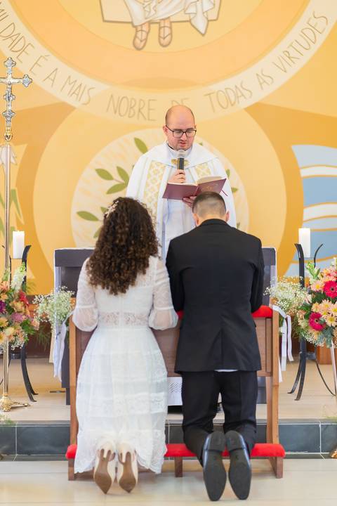 felipe-lopes-fotografia-fotografo-em-osorio-litoral-norte-gaucho-rs-cerimonia-de-casamento-diurna-na-igreja-catolica-noivos-jovens-em-capao-da-canoa'