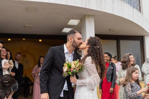 felipe-lopes-fotografia-fotografo-em-osorio-litoral-norte-gaucho-rs-cerimonia-de-casamento-diurna-na-igreja-catolica-noivos-jovens-em-capao-da-canoa'