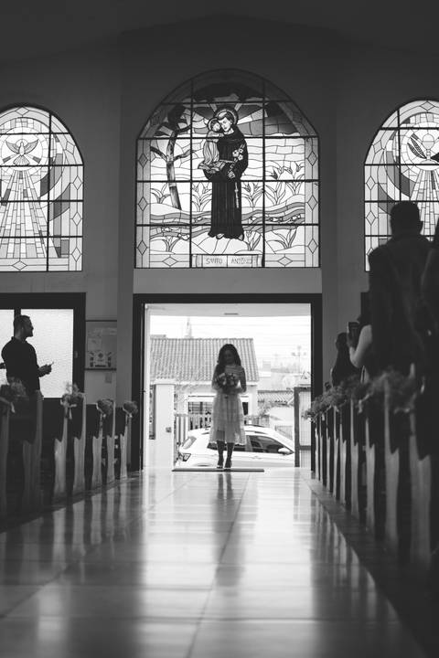 felipe-lopes-fotografia-fotografo-em-osorio-litoral-norte-gaucho-rs-cerimonia-de-casamento-diurna-na-igreja-catolica-noivos-jovens-em-capao-da-canoa'