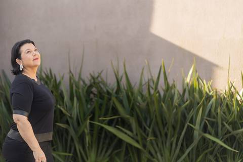 felipe-lopes-fotografia-fotografo-em-osorio-litoral-norte-gaucho-rs-ensaio-empresarial-imagem-pessoal-em-imbe-psicologa-mentora-fotos-em-casa'