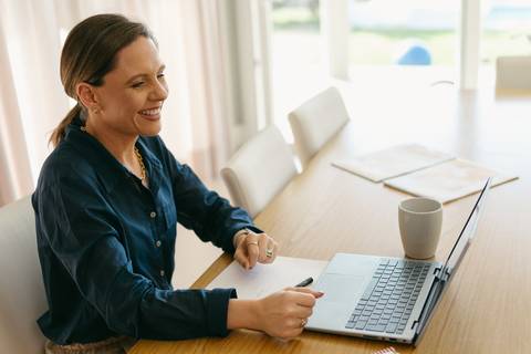 felipe-lopes-fotografia-fotografo-em-osorio-litoral-norte-gaucho-rs-ensaio-empresarial-criacao-de-acervo-conteudo-material-em-casa-espontaneo-em-santo-antonio-da-patrulha'