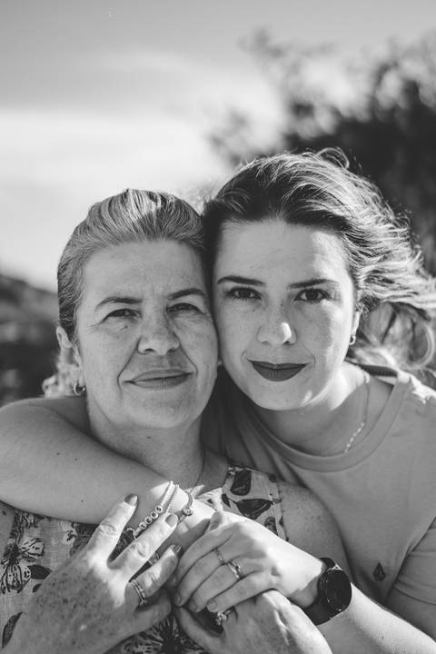 felipe-lopes-fotografia-fotografo-em-osorio-litoral-norte-gaucho-rs-ensaio-de-familia-externo-na-praia-em-tramandai-por-do-sol-adultos-com-crianca-fotos-espontaneas'