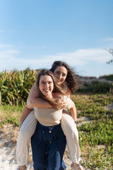 felipe-lopes-fotografia-fotografo-em-osorio-litoral-norte-gaucho-rs-ensaio-de-familia-externo-na-praia-em-tramandai-por-do-sol-adultos-com-crianca-fotos-espontaneas'