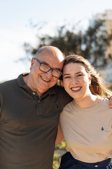 felipe-lopes-fotografia-fotografo-em-osorio-litoral-norte-gaucho-rs-ensaio-de-familia-externo-na-praia-em-tramandai-por-do-sol-adultos-com-crianca-fotos-espontaneas'